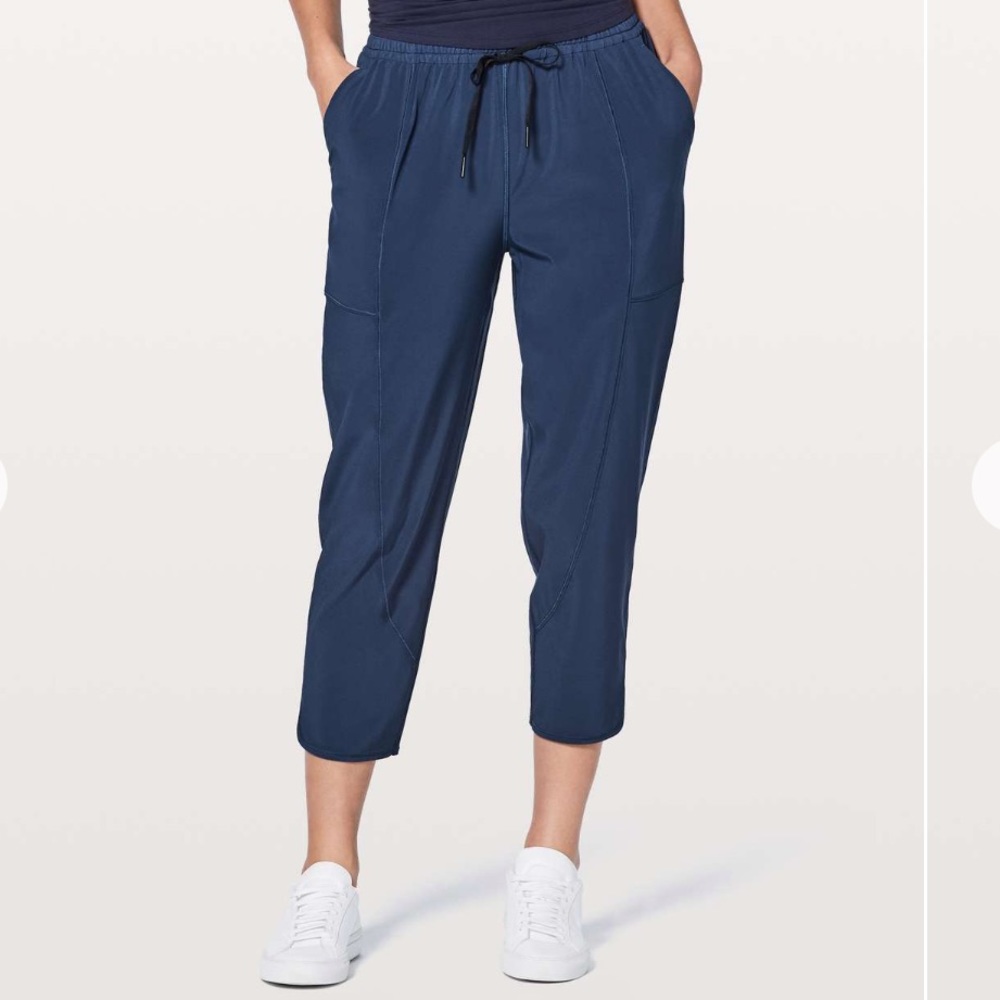 Lululemon Final Play Crop Blue Joggers 23"